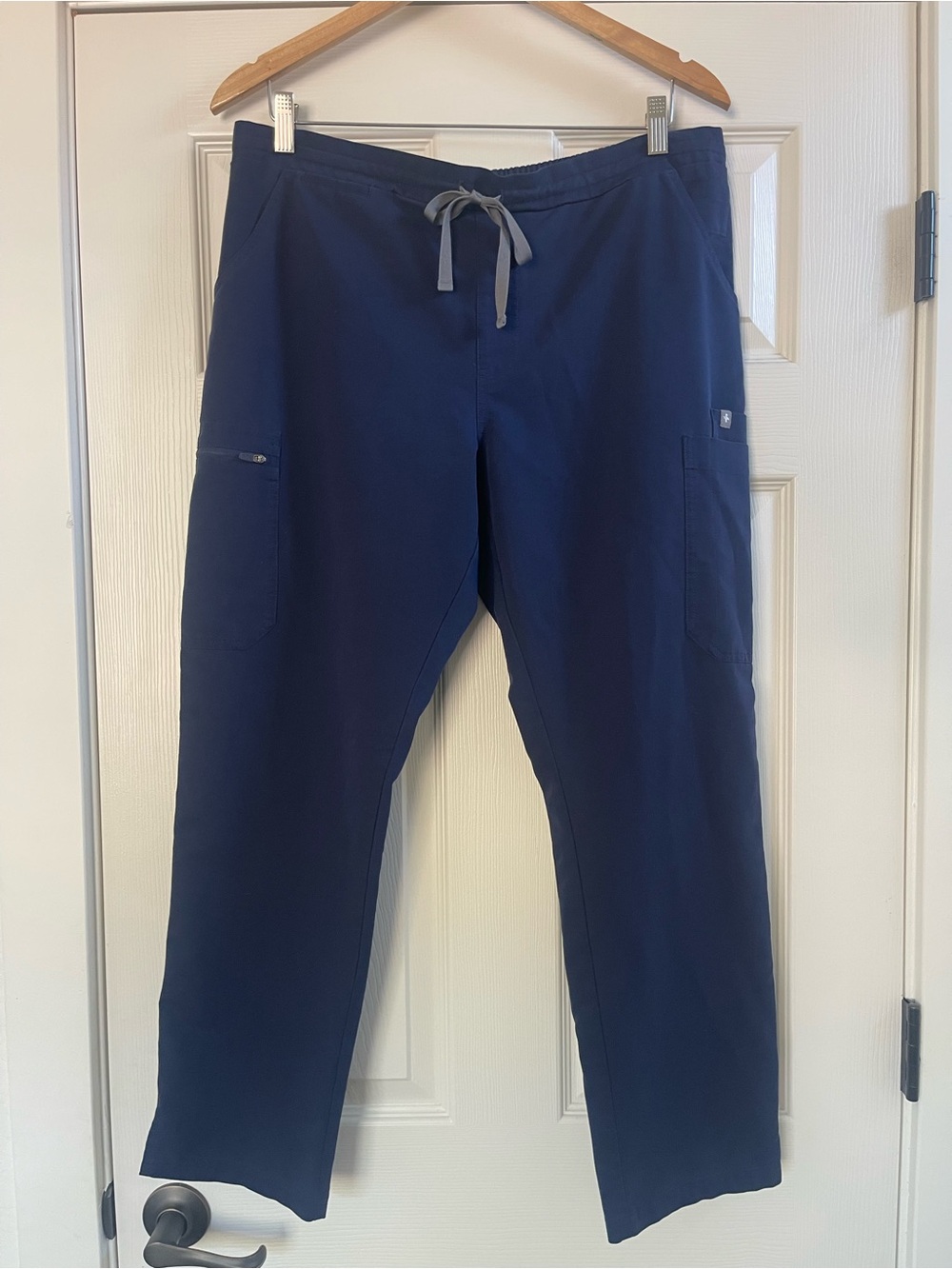 Women’s Figs Technical Collection Kade Cargo Scrub Straight Leg Pants Navy Sz LP